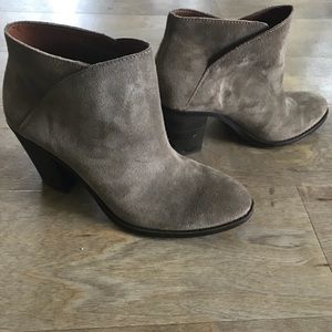 LNIB Lucky Brand Eesa Suede Taupe Booties Size 8.5